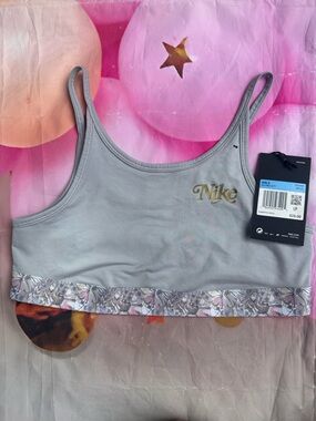 Kids' Dri-FIT Trophy Energy Sports Bra Size Medium.